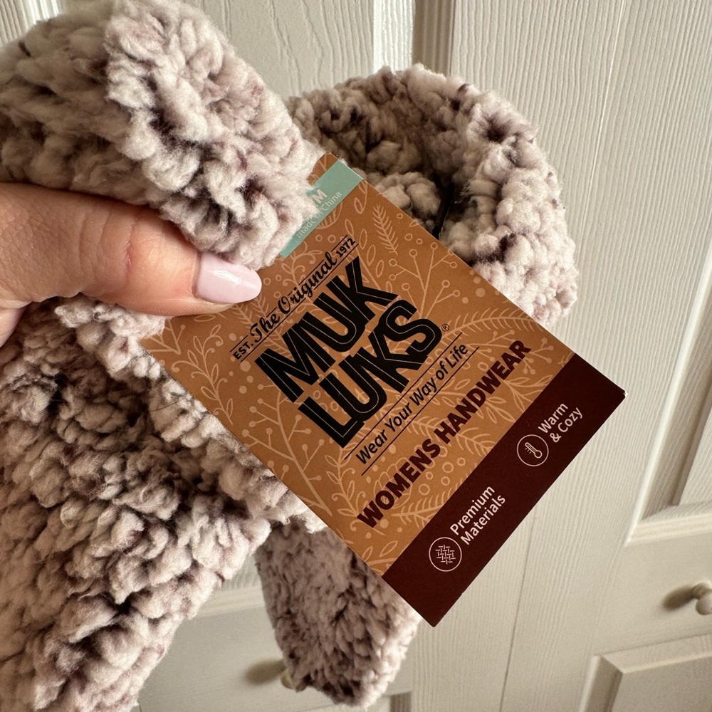 NWT Muk Luk mittens